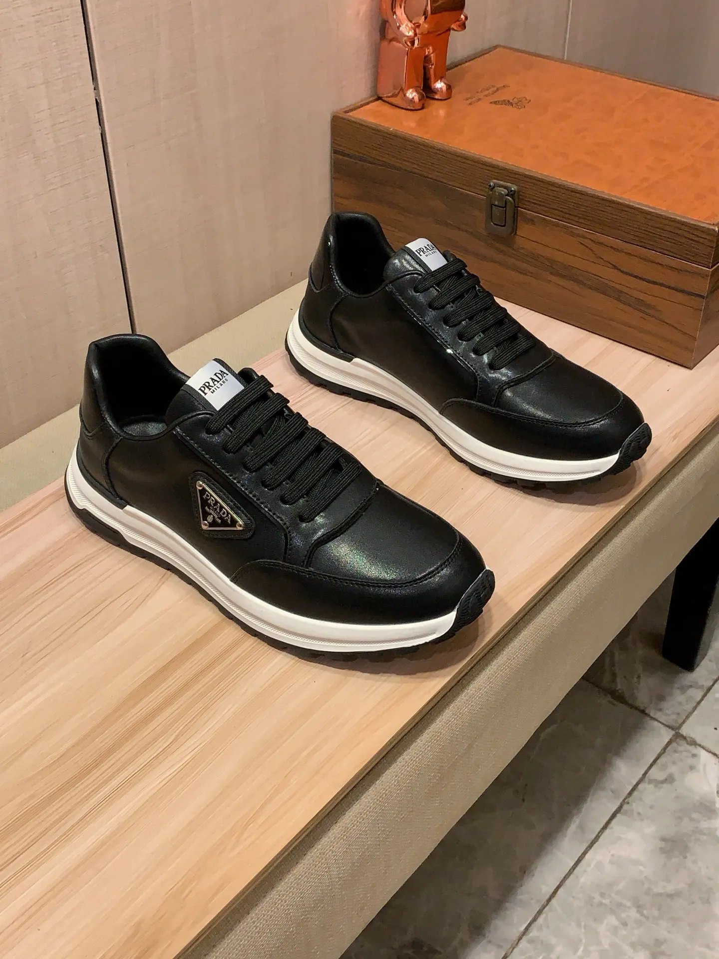 Men's Men's Shoes💰420💰💰🎩🎩[Lightning][Lightning] "PRADA*" The latest and most popular casual shoes, top brand [seduce] luxury~purchase, top~quality. [Strong] The upper is made of imported breathable cowhide with material ➕ breathable sheepskin feet (•) and fine workmanship. The original stylish and stylish soft rubber wear-resistant and non-slip outsole is light and comfortable on the feet. The real thing looks better when photographed. 122: code: 38-44, 2️⃣ colors selected